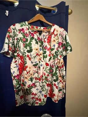 Liz Claiborne White Floral Short-Sleeve Blouse